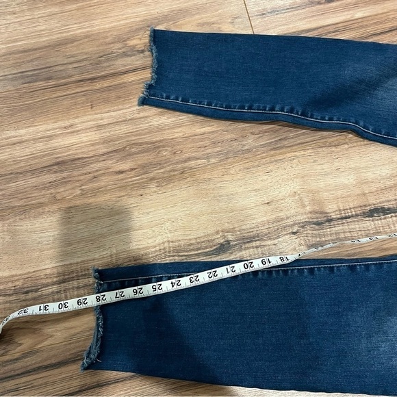 Good American Good Legs Fray Hem Jeans in BLUE 319 - Picture 12 of 15